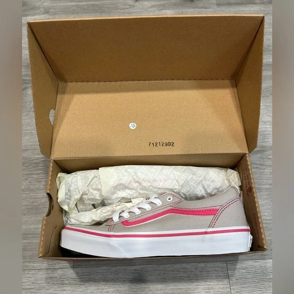 New in Box - Girls Vans Size 6 WARD SNEAKER IN POP STITCH GRAY/HONEYSUCKLE - Picture 2 of 9